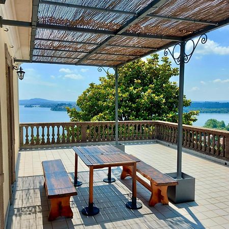 Terrazza Mirabella Lägenhet Gavirate Exteriör bild