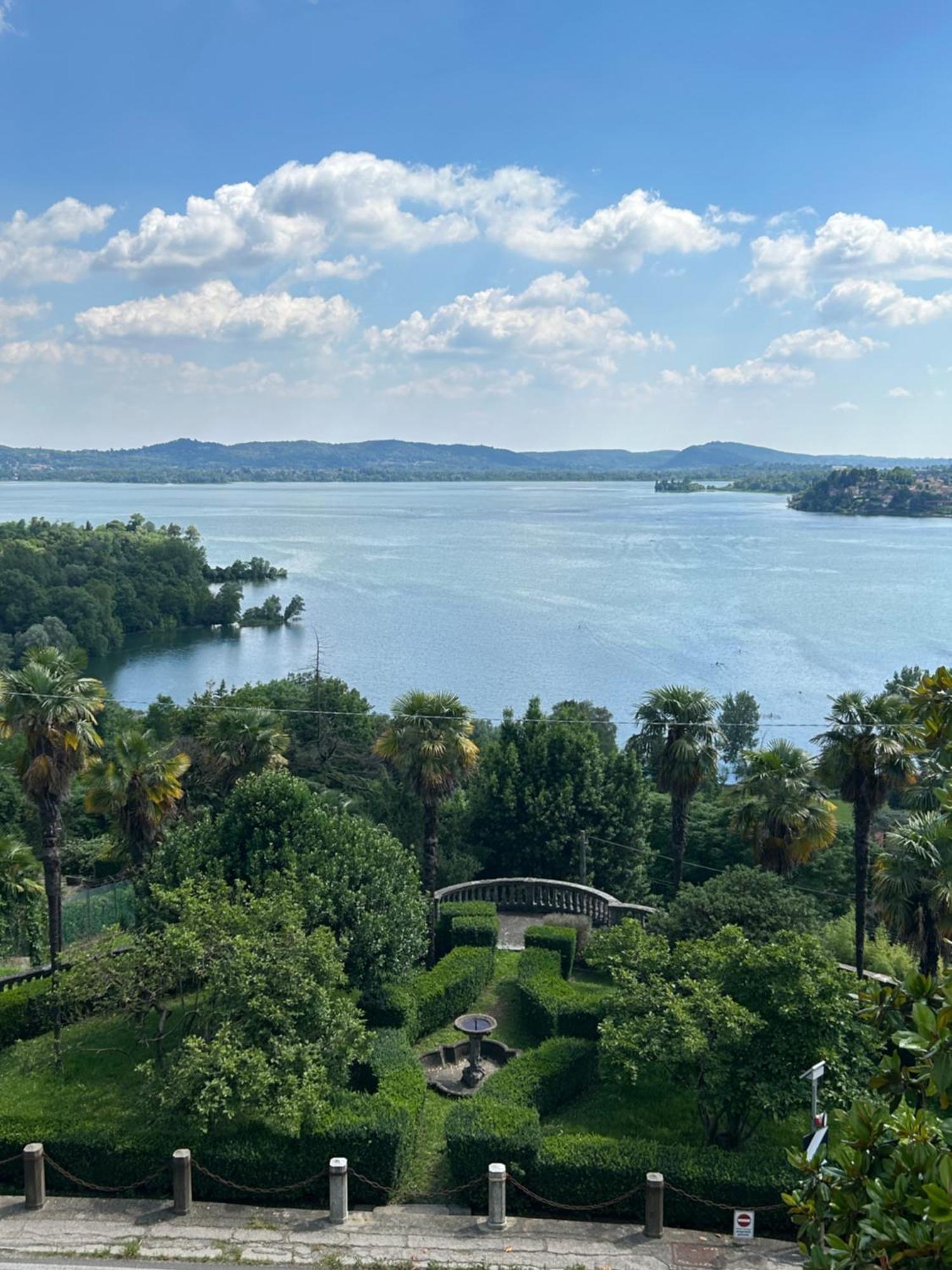 Terrazza Mirabella Lägenhet Gavirate Exteriör bild