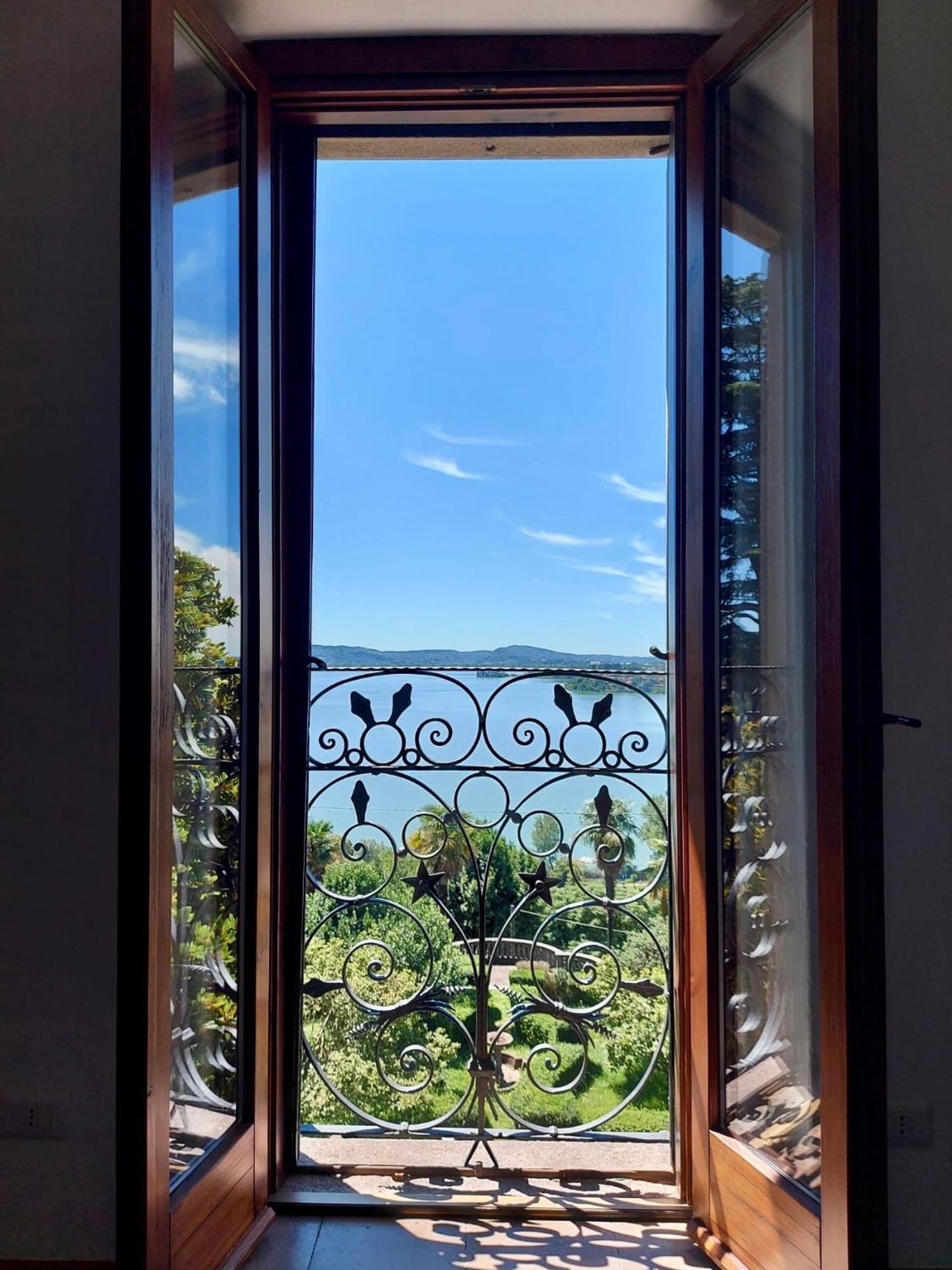 Terrazza Mirabella Lägenhet Gavirate Exteriör bild