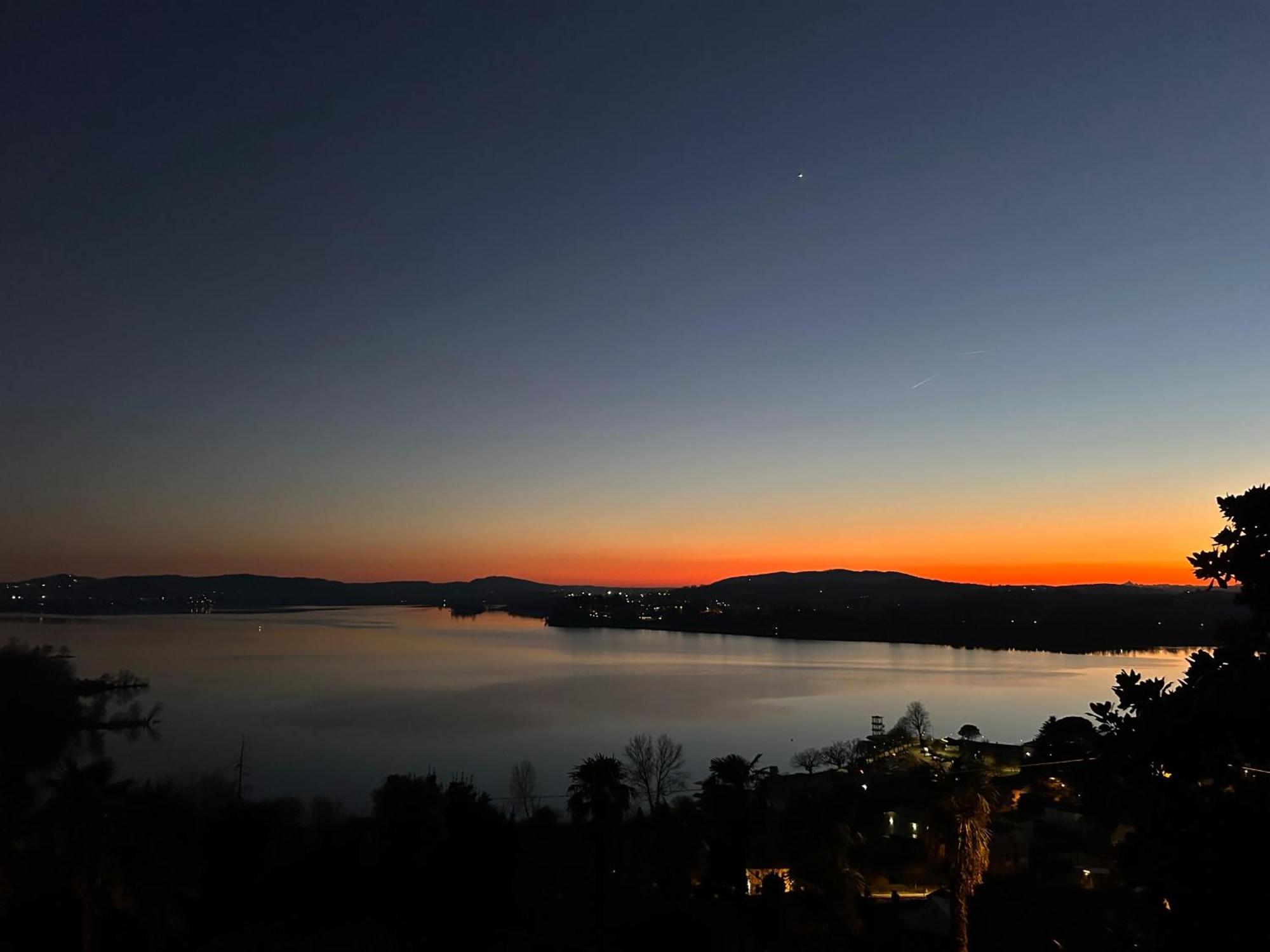 Terrazza Mirabella Lägenhet Gavirate Exteriör bild