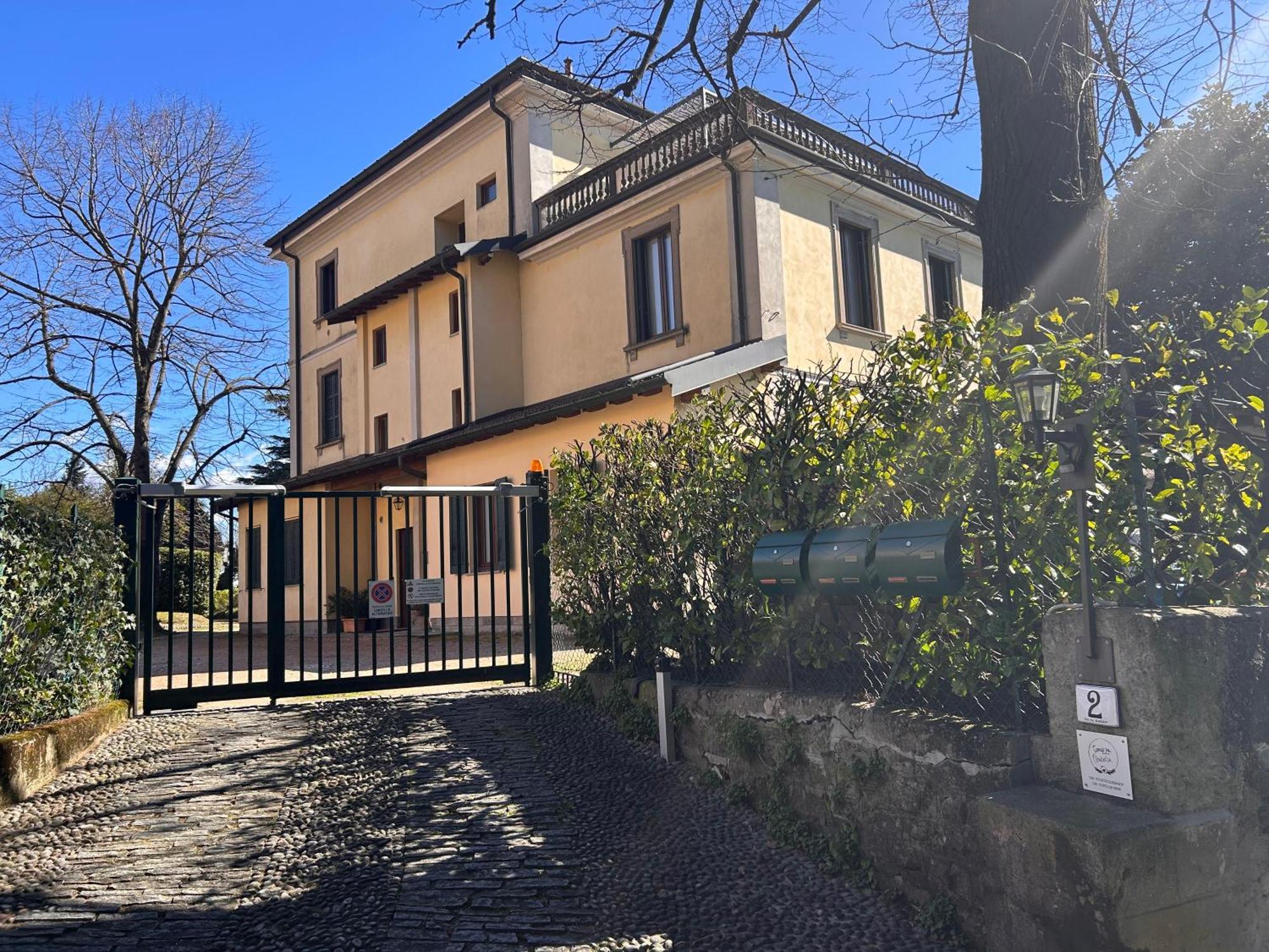 Terrazza Mirabella Lägenhet Gavirate Exteriör bild